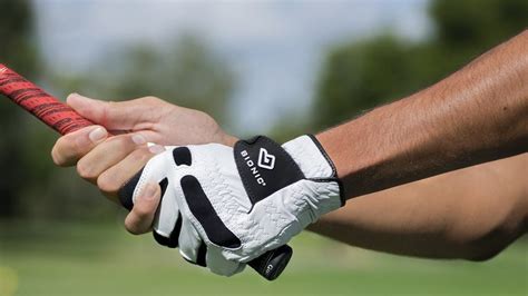 What Hand Do Golf Gloves Go On: A Dive into the Unpredictable World of Golfing Traditions